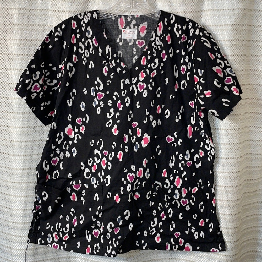 Women’s all heart scrub, basic size, large, leopard print scrub top